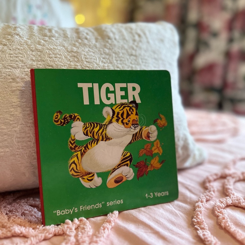 Vintage Book - Baby's Friends: Tiger by Brimax 🐯